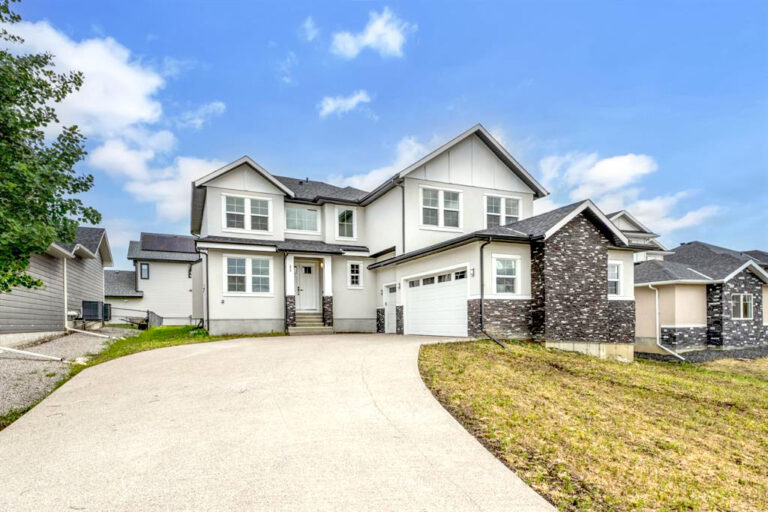 What Are the Best Neighbourhoods for Young Professionals in Okotoks?